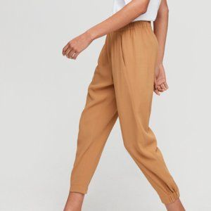 Aritzia Babaton jogger - Gold sz.L
